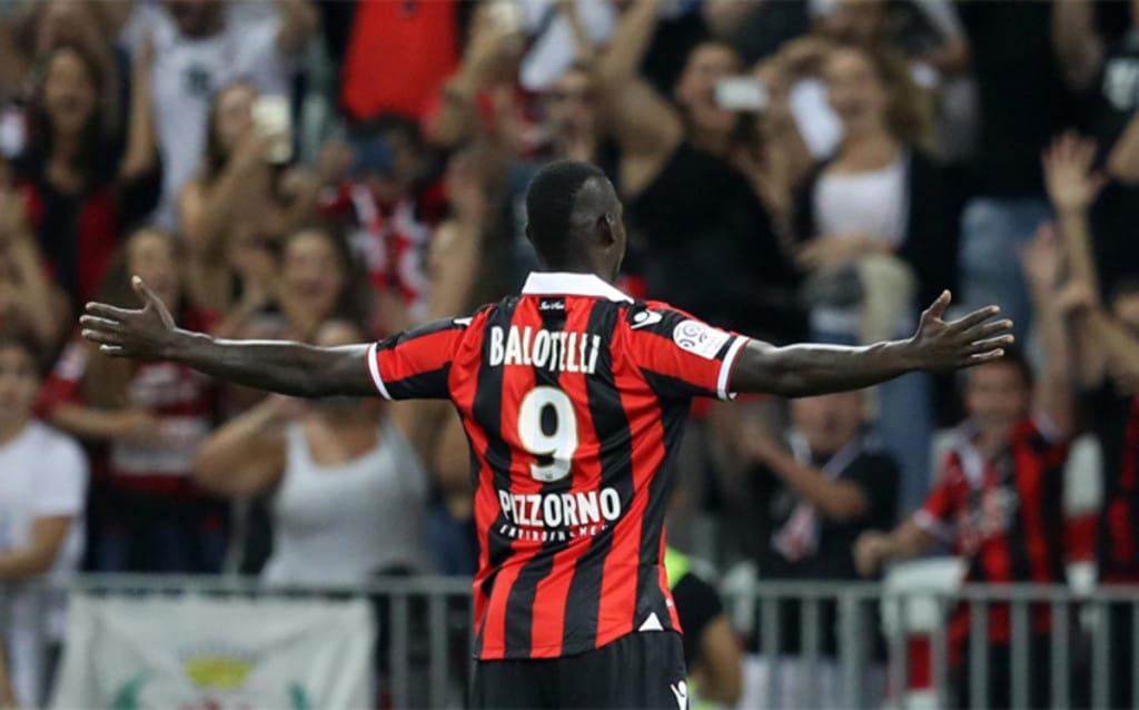 Balotelli fichaje extraño del Villarreal tras patada del Sevilla con Muriel ow.ly/8ZzR101nVNi