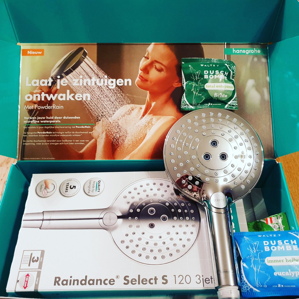 Oh kom er eens kijken.. Deze Raindance Select S mag ik testen van #trnd . Nou het was een feestje hoor #genieten #douche #powderrain #hansgrohe