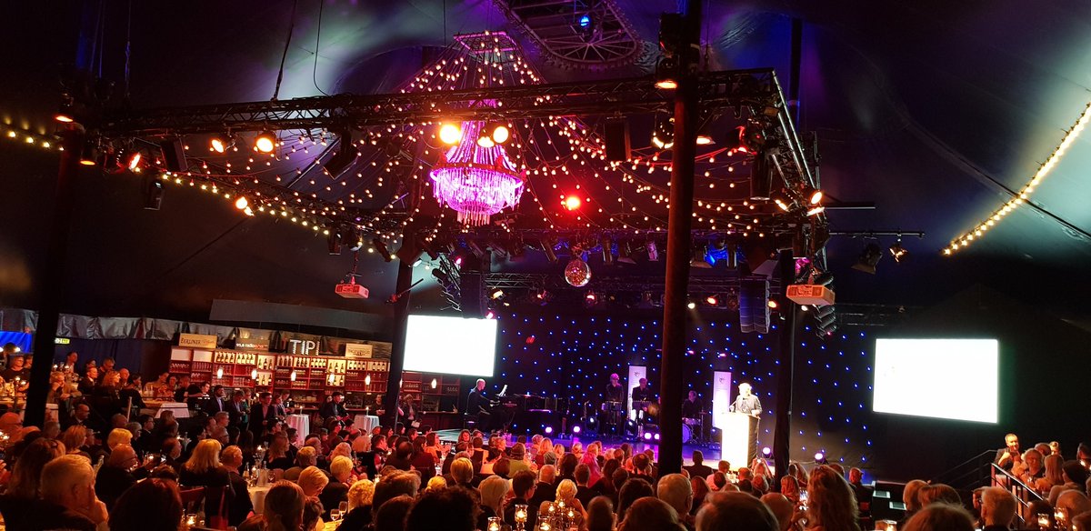 BorisRump's tweet photo. Verleihung Deutscher Engagementpreis 2018 im Tipi am Kanzleramt. Super Veranstaltung mit würdigen Preisträgern! Im Fokus das Ehrenamt und Engagement. #Engagementpreis #TagDesEhrenamts #bmfsf https://t.co/Lx9WI99jnC