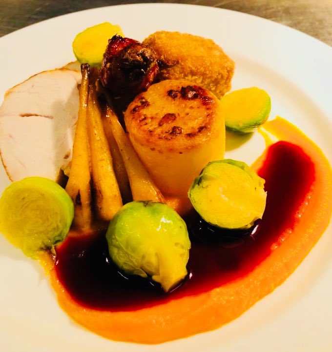 ITAVenues's tweet photo. Exceptional service, delicious turkey &amp; fantastic atmosphere @StationersHall Christmas lunch 🍴by @chandco #christmasmenu #christmasfood #turkey #brusselsprouts #christmasparty #christmaslunch #londonvenue #finedining #hellomerry #itavenues 🎄🥂🎼🎉 https://t.co/RRv4DiACJN