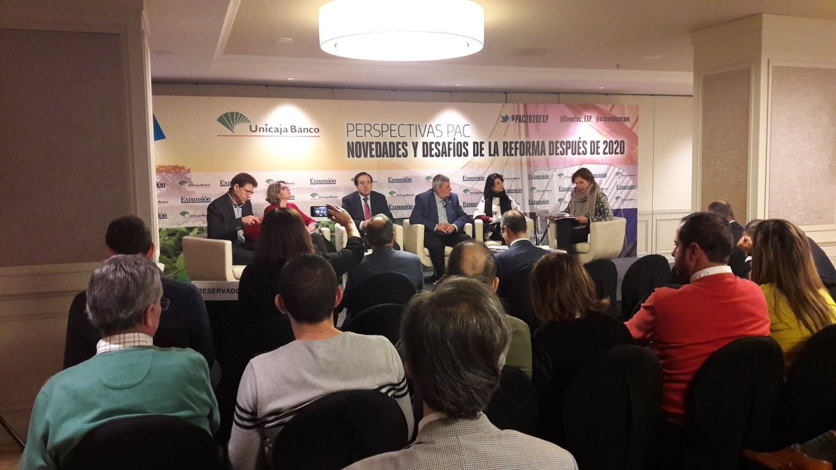 UnicajaBanco's tweet photo. Hoy hemos estado presentes en la jornada organizada por @expansioncom para analizar los retos de la modernización y simplificación de la #PAC, que ha sido inaugurada por el Secretario General de Agricultura y Alimentación @mapagob 🚜 #PAC2020EXP https://t.co/VQxYsLhuHp