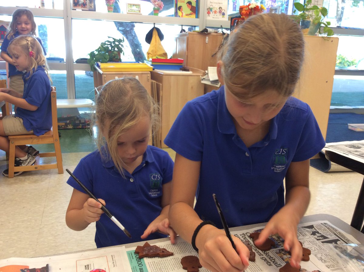 MsMonicasClass's tweet photo. It’s beginning to look a lot like Christmas! 5th graders spreading holiday cheer as they guide PreK4 buddies to create amazing holiday ornaments for their Giving Tree fundraiser. #cisinspires https://t.co/ovyGYStMBL