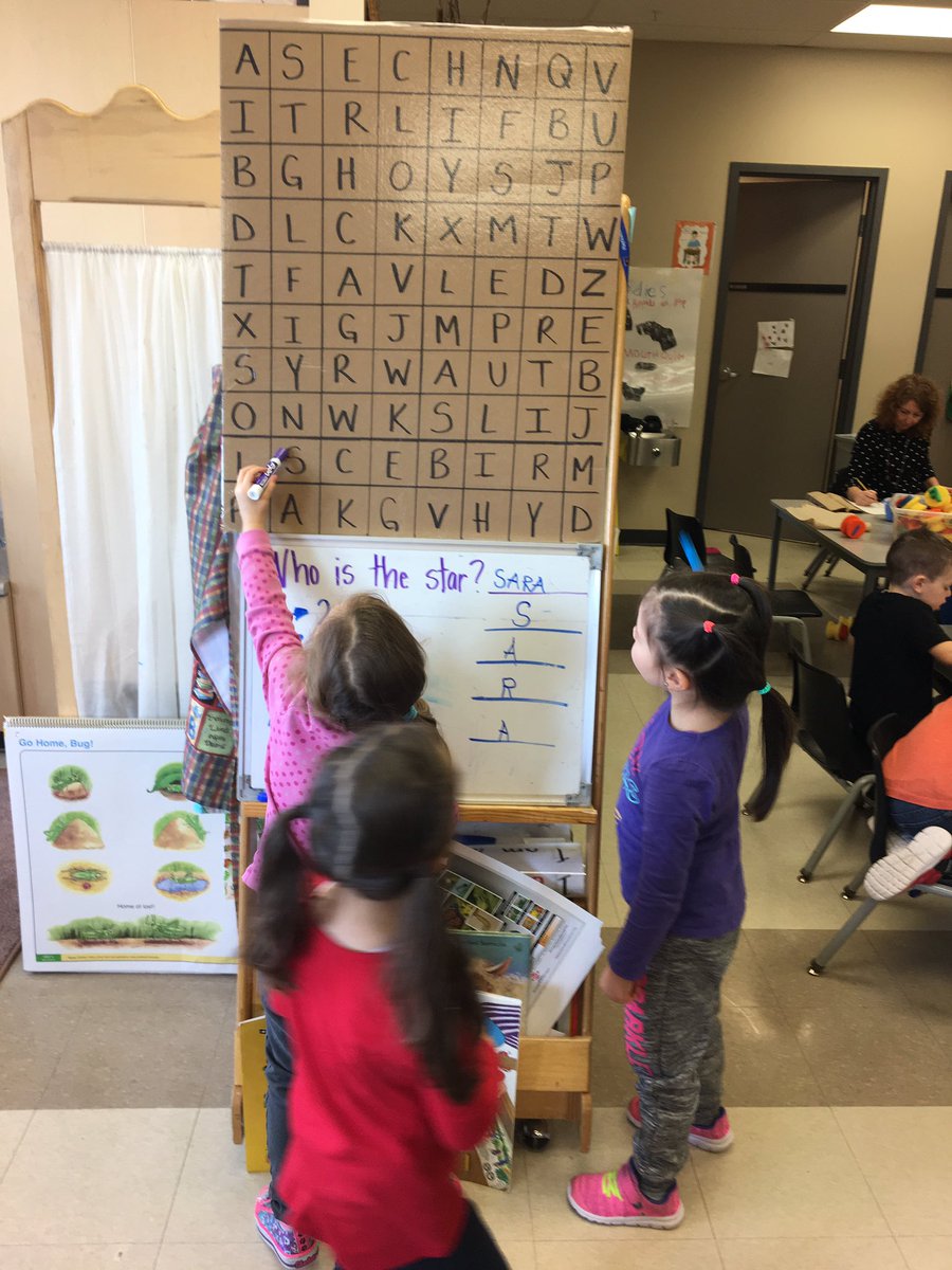 SarahJackett2's tweet photo. Students teaching other students what they have discovered while coding. Everyone is a teacher!#WEcode#ontariocodes #@GoHurricanesGo#tllp https://t.co/IIAuPXD0VP