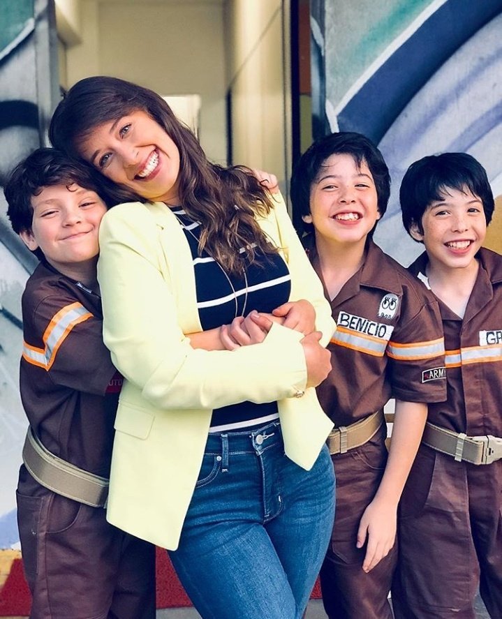 GAMERSRAANTUNES's tweet photo. Tanto amor 💛 
📸: @MINILORENALOIRA https://t.co/lOk9KrBsWZ