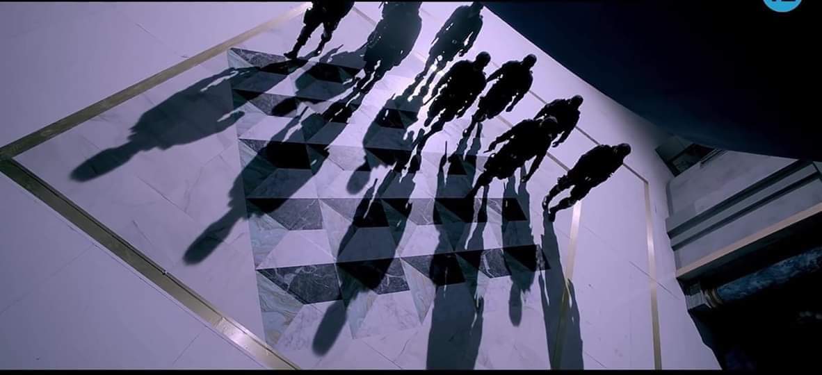 KimSoo_1607's tweet photo. #LOVESHOT 
#EXO 
@weareoneEXO 
Son NUEVEEEEEE.....
Dios porfavor que sea ot9 https://t.co/sHIGdiYDyN