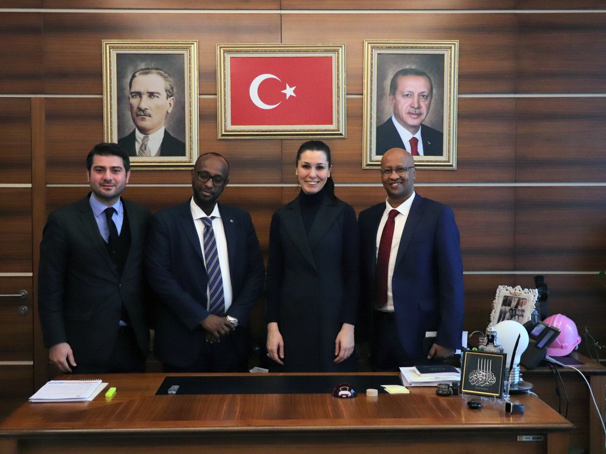 Uzun yıllara dayalı güçlü ilişkilerimizin olduğu kardeş ülke #Somali’nin Kamu İşleri, Konut ve Yeniden Yapılanma Bakanı Abdifatah M Ibrahin ve heyeti ile Genel Merkez’imizde bir araya geldik. 🇹🇷 🇸🇴