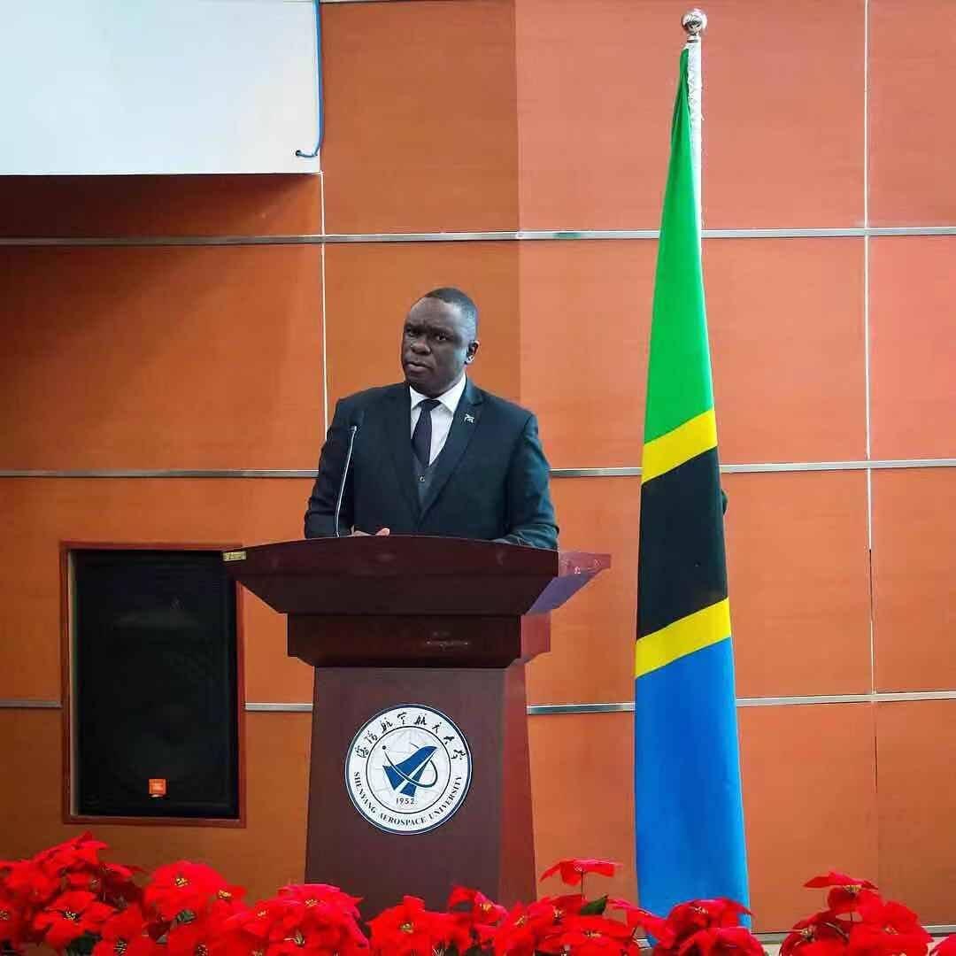 victoriacharlz's tweet photo. @tasafic Mkutano Mkuu wa Watanzania Wanaosoma China
Desemba 1, 2018
Shenyang, China
Tunashukuru kupata fursa ya kushiriki kikamilifu katika Mkutano huu muhimu ambao Balozi wa Tanzania nchini China Mheshimiwa Mbelwa Kairuki alikuwa mgeni rasmi
๐จ๐ณ๐น๐ฟ๐จ๐ณ๐น๐ฟ
#tasafic https://t.co/aY2pdqrHxU
