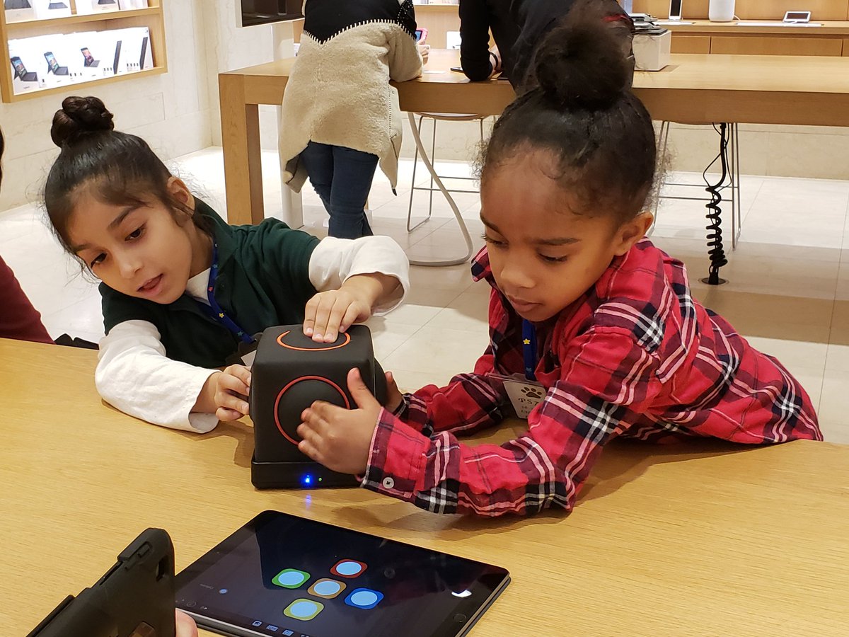 K-100 visited the Apple Store today to use musical technology! Next gen musicians! #76learns
