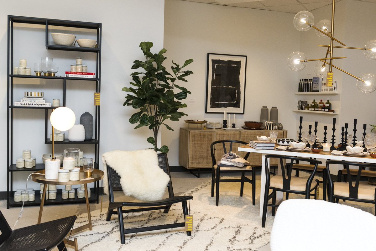 QuadRealGroup's tweet photo. Trouvaille @A_Lucky_Find pop-up shop, dedicated to simplifying the search for refined and versatile gifts, has arrived at #CommerceCourt #Toronto until December 21.  https://t.co/gHjMVvzoKX https://t.co/uL7sNkiPib