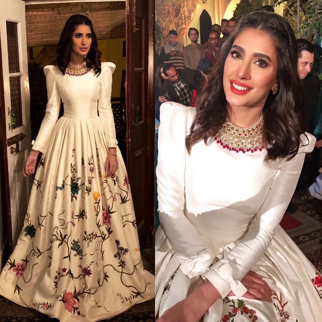 ShowbizAndNewz's tweet photo. Pretty @MehwishHayat stuns in a #ZaheerAbbas dress paired with some dazzling #samreenvance jewellery. https://t.co/qw6FpHd711