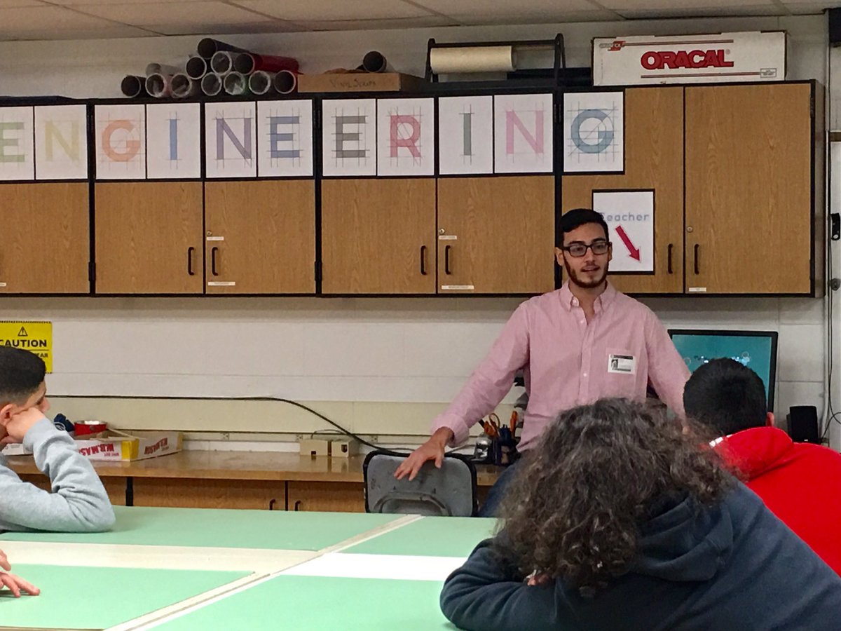 MarlboroHSinNJ's tweet photo. #FRHSD #graduates giving back to their school for #CareerDay2018 to @marlborotech @FRHSDSup @FRHSDCI @ShannaHowell https://t.co/Cny499bZEW