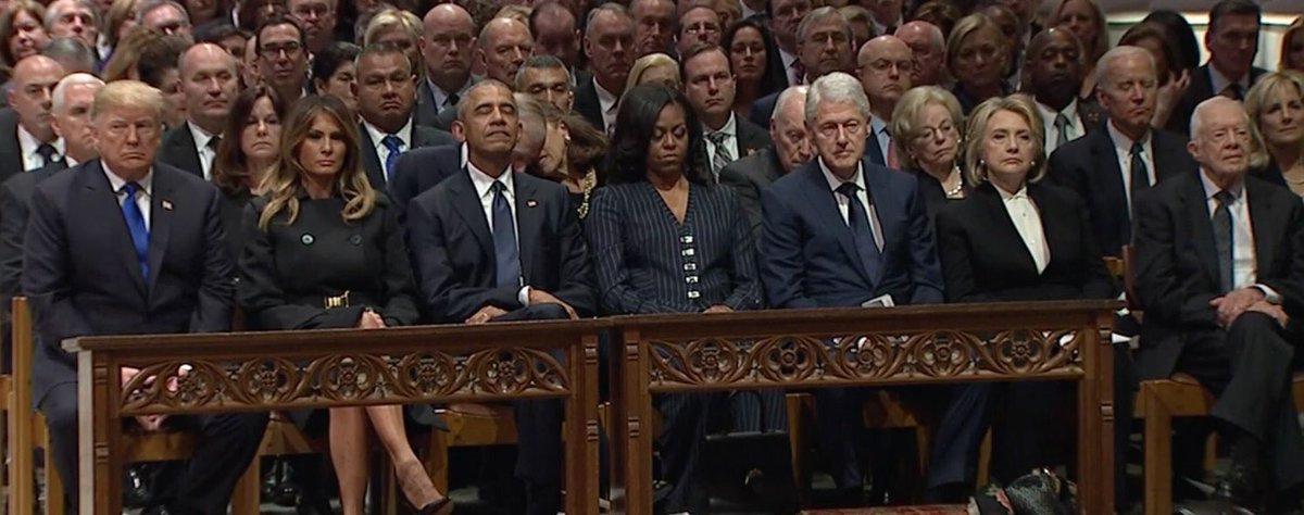 Maribel__23's tweet photo. I’m not even trying to be funny but for a second I thought that was jerry Jones on the far right corner... 🤦🏻♀️ #imtripping https://t.co/zOe6RkcbZ3