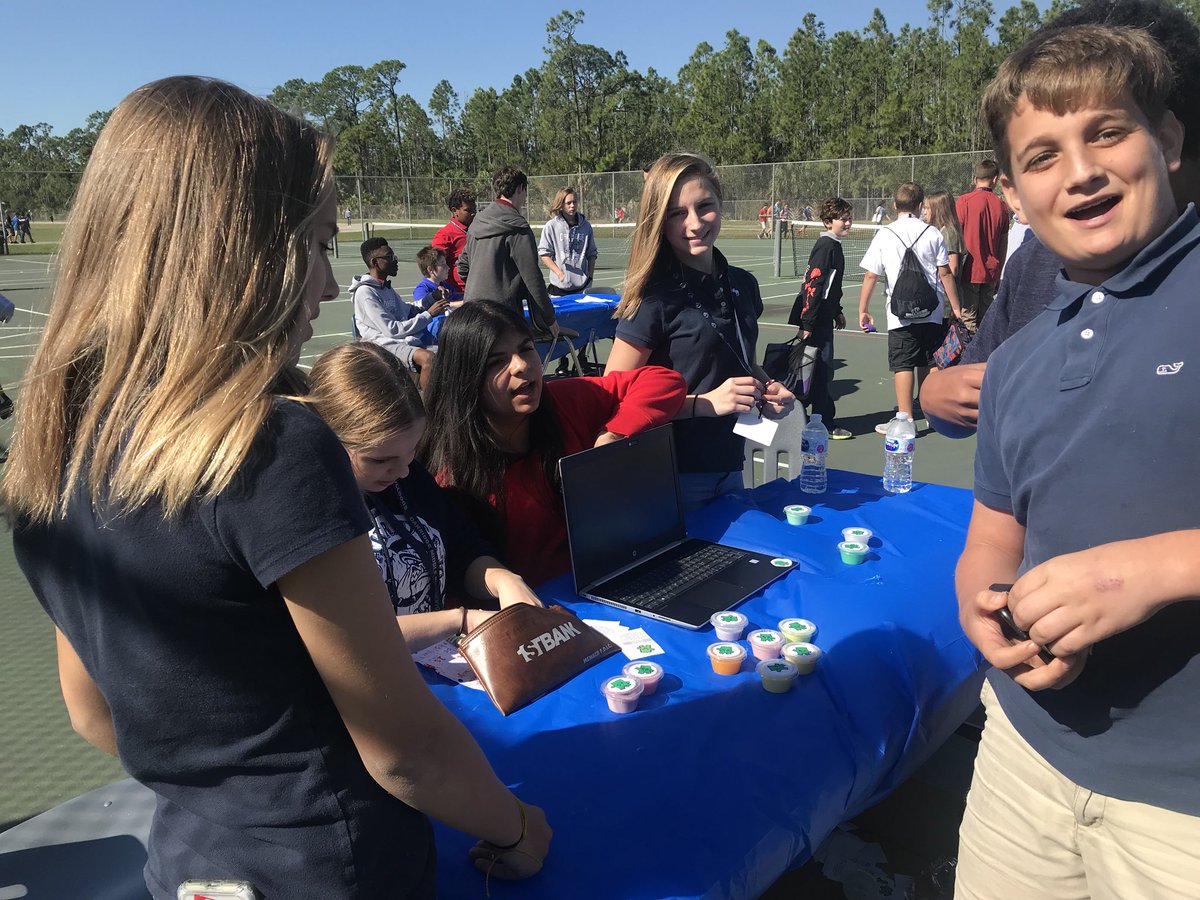 RoboticsGrit's tweet photo. The Inaugural Marketplace for Entrepreneurship class was today @oms_bulldogs !  Innovating ideas!  I had to buy one of each! https://t.co/f3kqrTsCPo