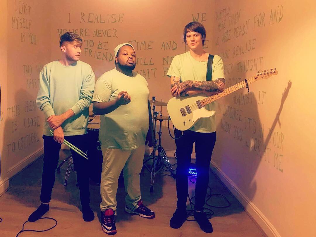 JohnOxley777's tweet photo. 🎧 Have a listen to this fantastic New Song “Mother”
By the magnificent #SpringFallSea ( @springfallsea )
Electric Pop - Punk / Post - Hardcore!
From the brilliant EP “The Seedless Fruit”
Spring.Fall.Sea - Mother (Lyric Video) https://t.co/XBi3PVCBFs via @YouTube https://t.co/JxloZ1znYR