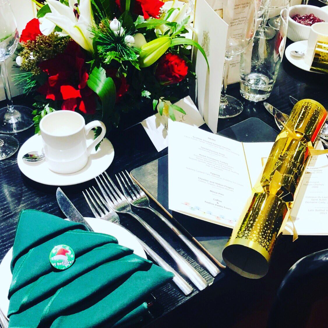 ITAVenues's tweet photo. Founder’s Hall at Christmas is intimate, stylish &amp; elegant #hellomerry #christmasfood #christmasmenu #finedining #christmastree #christmasnapkins #napkinfolding #foundershall #itavenues @FoundersClerk https://t.co/3cLoIeFIyg