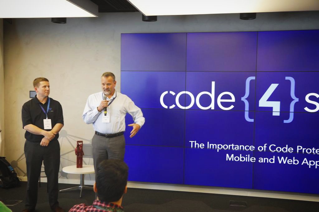 Code4SecBR's tweet image. Dustin Anders e George Hood, da @Arxan em parceria com @Leadcomm, estiveram no #Code4Sec falando sobre proteção mobile e web. #AppSec é o futuro! Acompanhe.