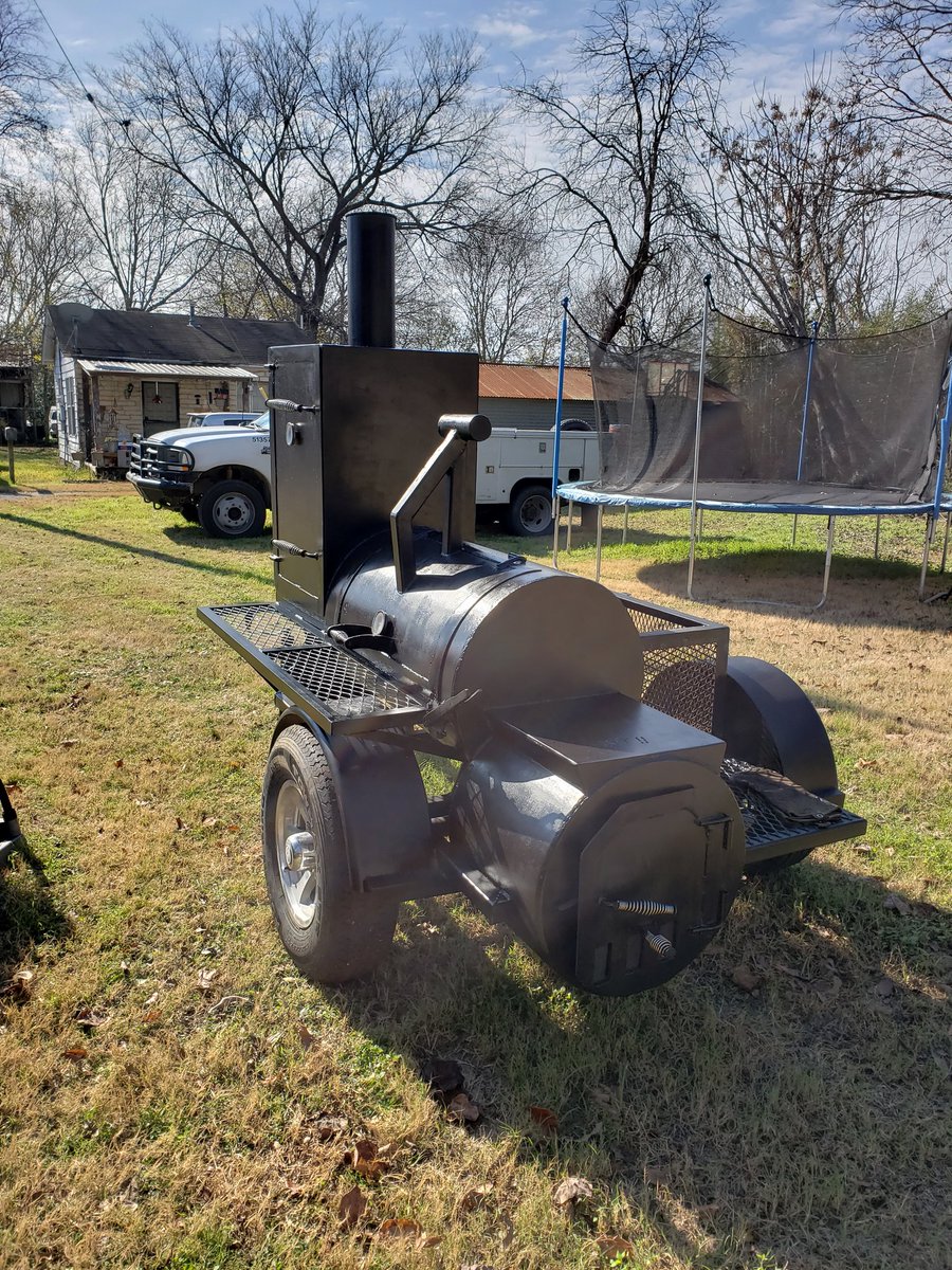 shannonc30's tweet photo. Finally got it finished and last coat of paint.#bbq #pitbuilder #fabrication https://t.co/yxKhwzcUGc