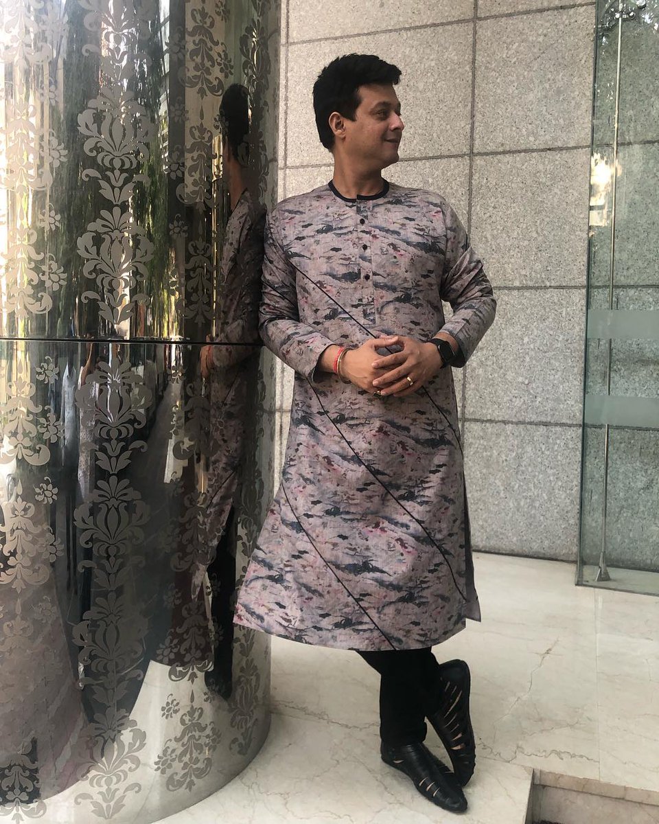 iamkrm16's tweet photo. #PromotionDiaries #Handsome #Superstar @swwapniljoshi 
#MPM3On7Dec https://t.co/LBI4Yv4iDM