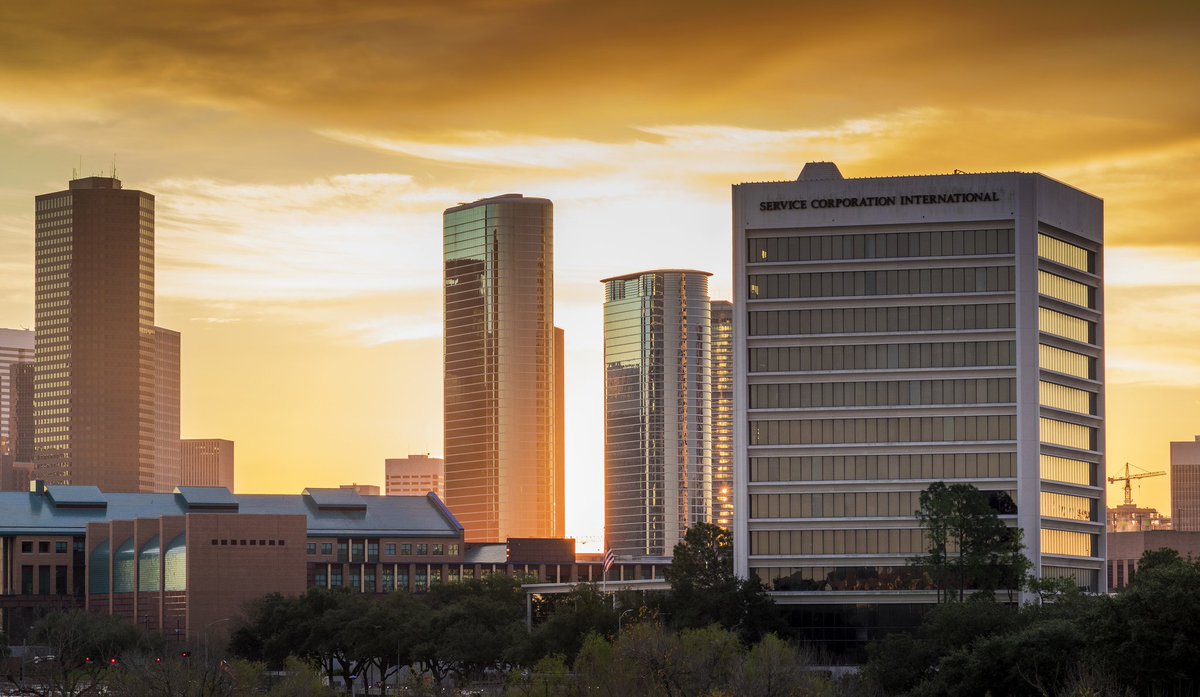GHPartnership's tweet photo. The Greater Houston Partnership’s Chief Economist, @PNJankowski, forecasts the nine-county metro Houston area will create 71,000 new jobs in ‘19. #HOUEconDev #HOUEconomy
📊 Full report: https://t.co/UNUqIzHKEt https://t.co/xWYlnxOtgd