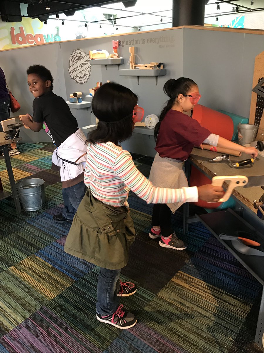 BurtonIBPYP's tweet photo. Second grade had fun exploring their natural curiosity @MarblesRaleigh #RamPride #BeingIB #IgnitingLimitlessPotential #Curiosity @pmubenga @DurhamPublicSch @ibpyp https://t.co/W7N792Vd4z