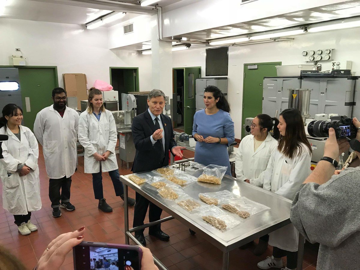 UM_agfoodsci's tweet photo. Interested in Ag?🌱🌾🚜Well...BOOK A TOUR with our Ambassadors and see all of our opportunities available to students! Link: https://t.co/RrEsPLg2Ju #Agribusiness #AnimalSystems #Agronomy  #Plantbiotechnology #Agroecology #FoodScience #HumanNutritionalSciences https://t.co/GLjkldvtl4