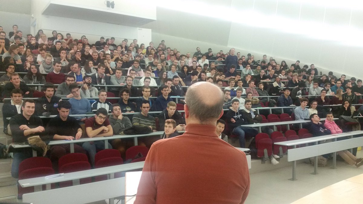 3AFpoitou's tweet photo. Merci à M.Gerard Lassourd d’@ArianeGroup pour cette belle conférence sur Ariane 6 a l’@ISAE_ensma ! 🚀 https://t.co/9Xo9pvfCq8