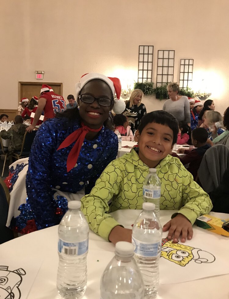 sghscounselors's tweet photo. 🔴🔵⚔️@SGHS_Colonels students volunteering at the Exchange Club Kids Christmas Party. @Vsan22Victoria @PrincipalEwing #believeinsouth #ChooseSouthGarland #GarlandUSA https://t.co/kopidVpp1E