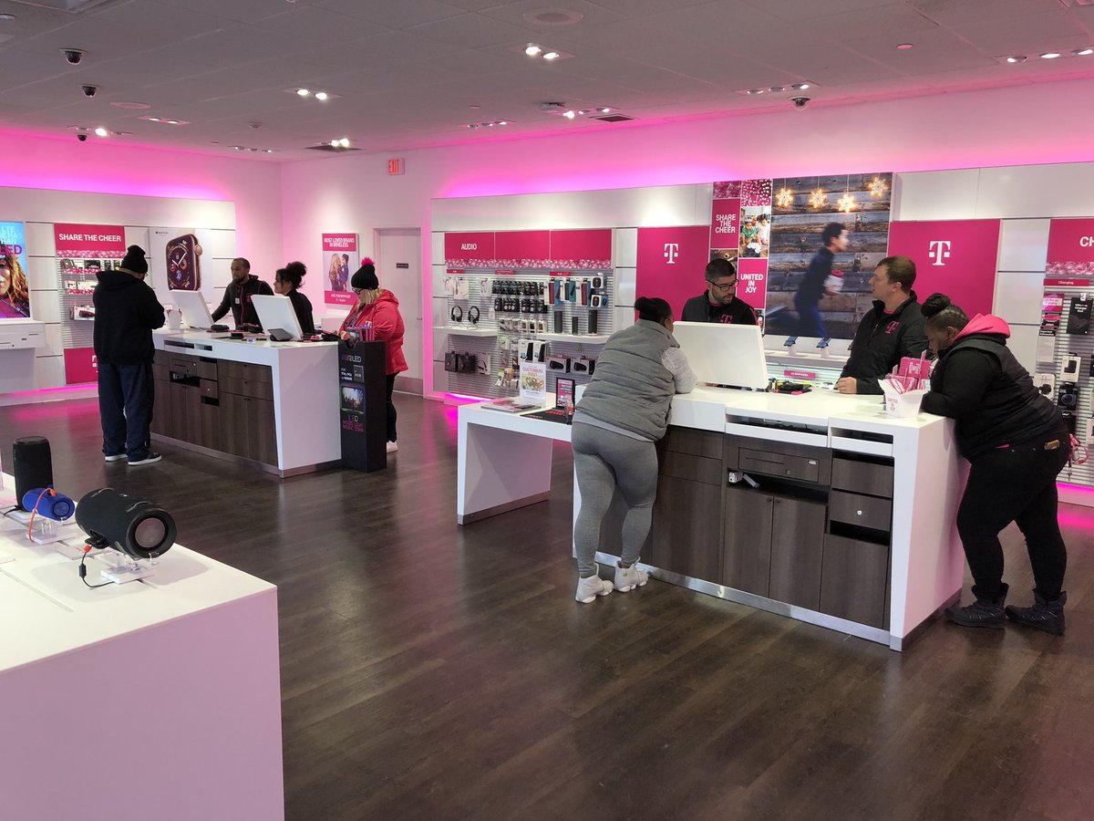 TmobileDean's tweet photo. Come out to 2635 Mayfield Rd. @TMobile and hang out with us and the @TMobileTruckCLE for our customer appreciation day! Lots of goodies and why not pick up a tablet on us for that special someone in your life for the holidays!  @Kenyadunn12 @JohnLegere @CeahJustice @k_simp72 https://t.co/AZUbUV1v6w