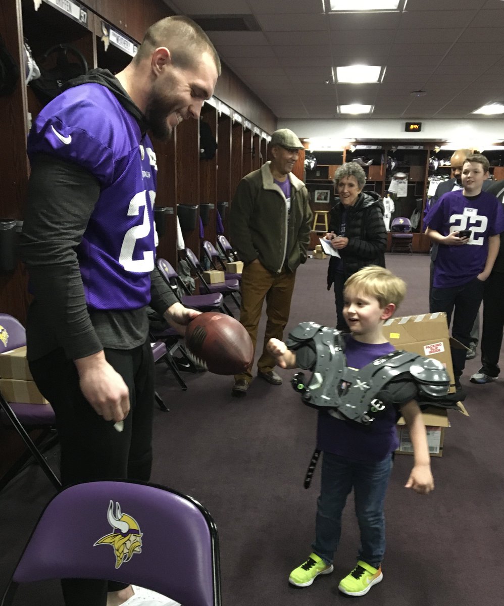FanHQ's tweet photo. CONTEST! RT &amp; FOLLOW for your chance to win a pair of tickets to an exclusive meet &amp; greet &amp; autograph session with Harrison Smith on 12/11. Winner chosen tomorrow. Check out the photos from last year's event 👇 Good luck! #SKOL https://t.co/dr4IPtH7b6