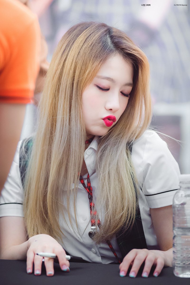 girlgroupspics's tweet photo. pristin ; rena https://t.co/ls8sWZurUg