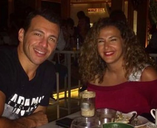 رامي رضوان لزوجتة دنيا سمير غانم على انستجرام حتى الكاميرا زغللت من حلاوتك