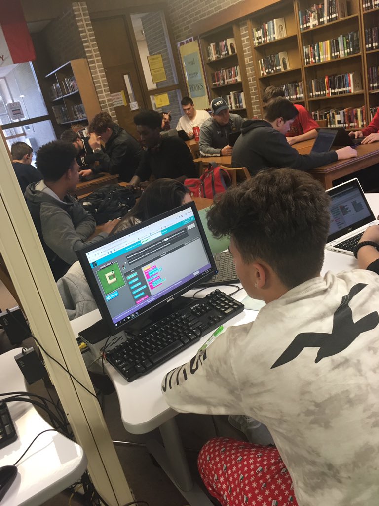 yohoster's tweet photo. @codeorg #FCPSHoC with Intro to Business today!! https://t.co/4L6xIuo34L