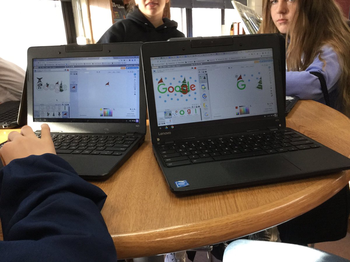 #HourOfCode with <a href="/njcybrarian/">Kim Luppino</a> and our middle school students. #pvpantherpride