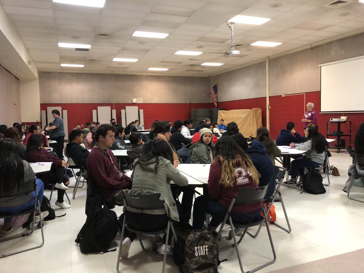 KevinSwartwood1's tweet photo. Thank you to Donna Lee Hartman for talking with our forensic science students at Golden Valley HS today. @cougar_crossing https://t.co/g1FKHcvpBw