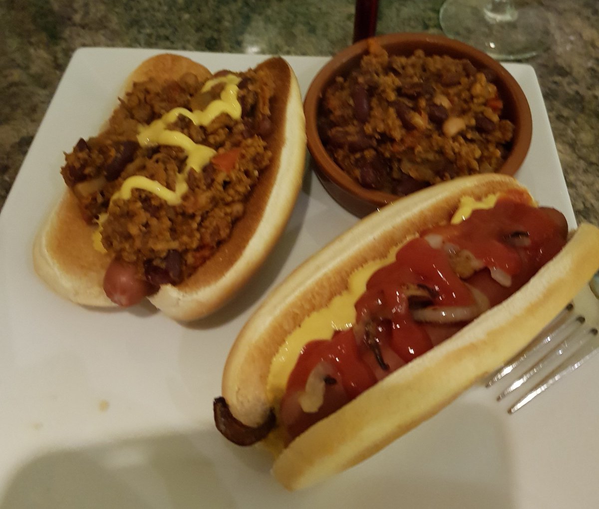 FabFodder's tweet photo. Chilli dogs! Yummy! #chilli #chillidogs #yummy #hotdogs https://t.co/bPqaGX26LP