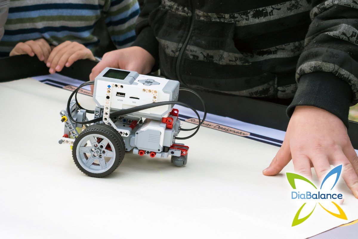 Diabalance's tweet photo. Videojuegos y robots para enseñar a los niños los conceptos básicos sobre la gestión de la diabetes de una forma amena y divertida. #DiabetESP https://t.co/trZPLkKa2x https://t.co/2phvlcVPGb