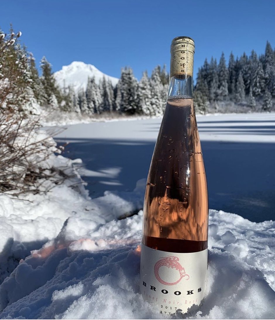 brookswinery's tweet photo. Where are you taking your Rosé this Holiday Season?🌲🗻🍷@jstnfrnndz #nofilter #mirrorlake #oregon #rosé #snow #holidays #winterwine #winterwonderland #mthood #pnwonderland #oregonwine #roséallday #drinkpink #brookswinery https://t.co/MMnpg3tS8s