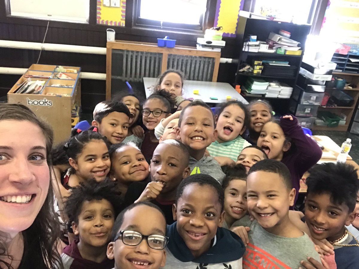 AlexisSmithASF's tweet photo. We love reading!!!!@LeadLearnerMST @asf_school https://t.co/RZb1VGCnQD