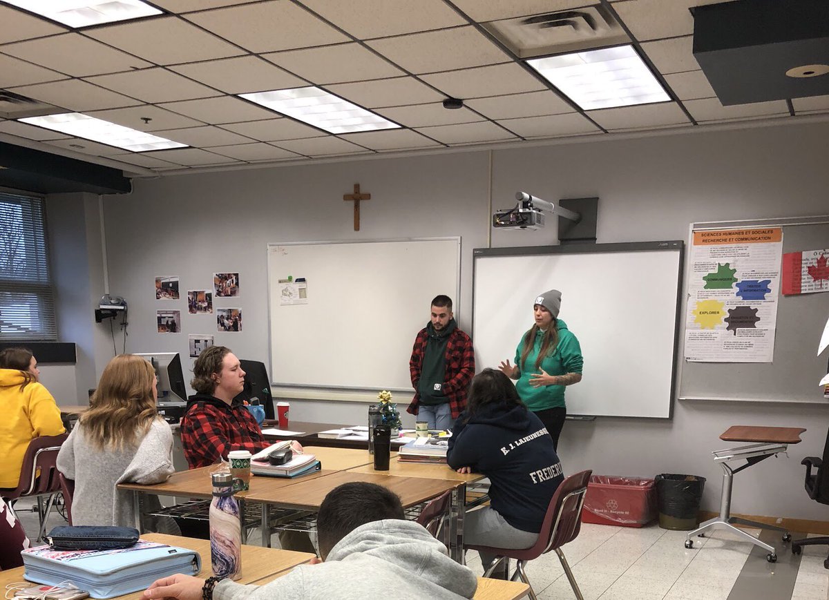 ESCEJL's tweet photo. Merci à Jay et Bianca de Spiritual Soldiers qui sont venus conscientiser les élèves du cours de développement humain de M. Dow dans le cadre de l’étude de la résilience et l’influence des substances sur le corps. #experienceauthentique @JPGagnier https://t.co/7DAgZMKrqM