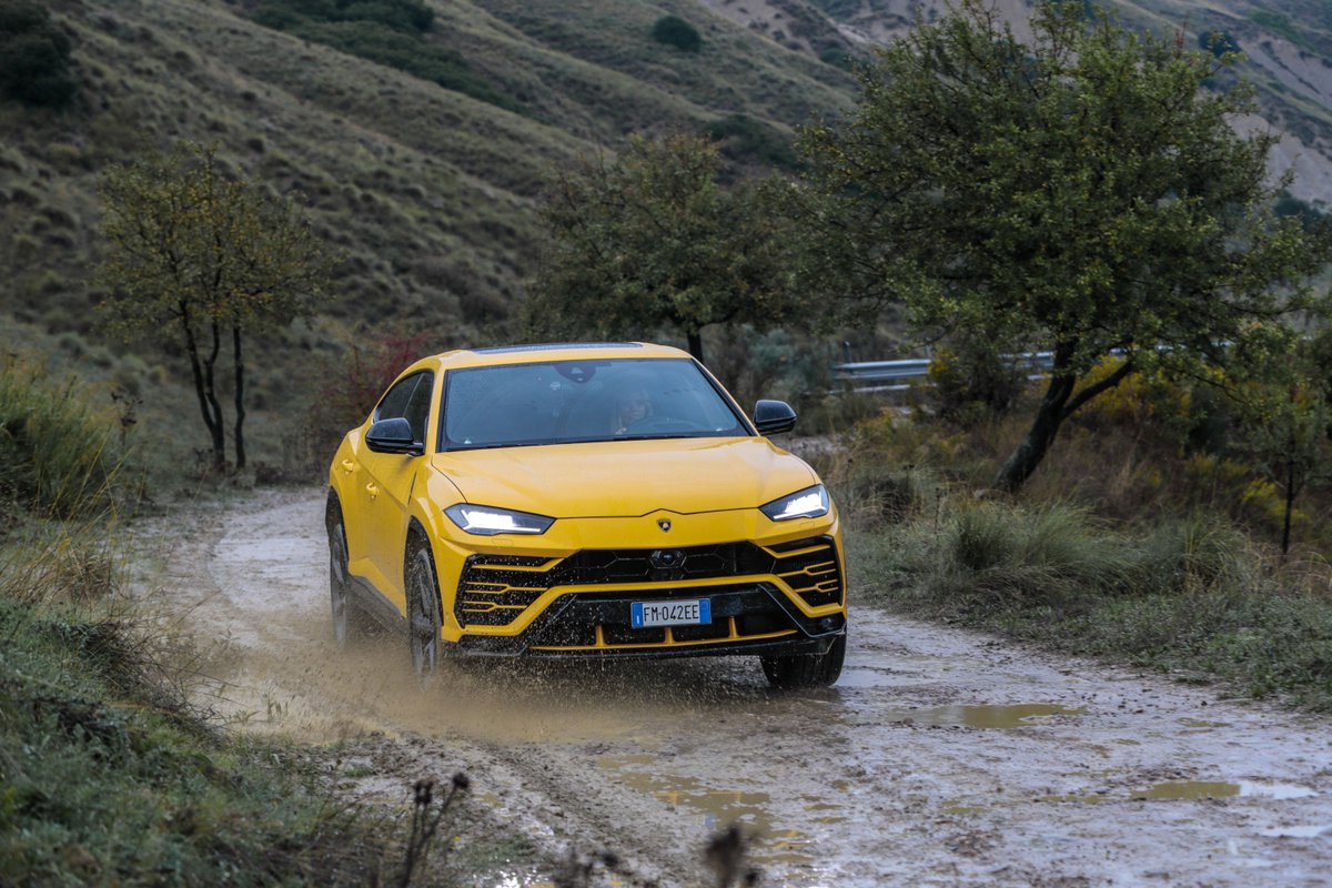 Lamborghini's tweet image. ANIMA Selector mode on: TV presenter @NickiShields puts to the test our Lamborghini Urus and hits the road with our Super Sport Utility Vehicle for a ride. Read more: lam.bo/Urus_NickiShie…
#Lamborghini #Urus #SinceWeMadeItPossible