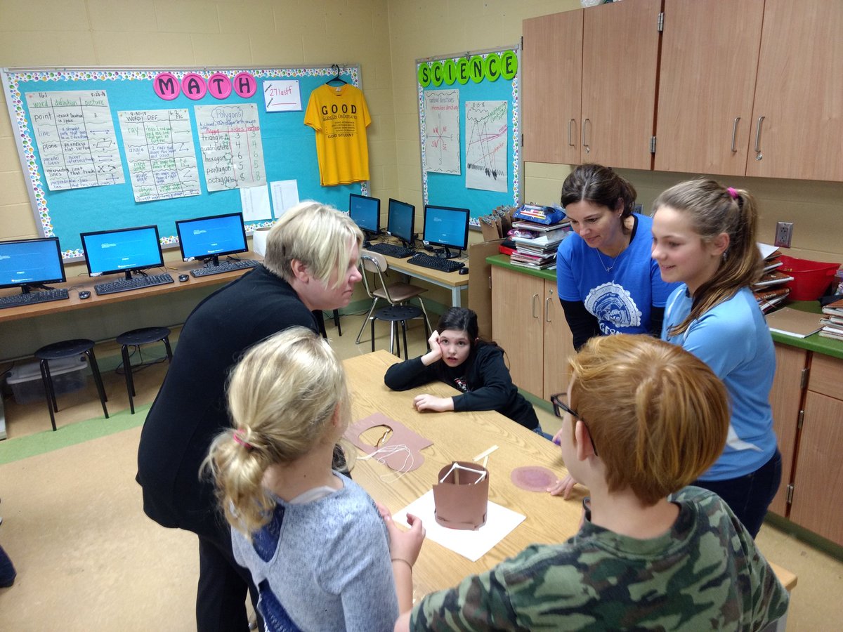 lynnetteroeth's tweet photo. Graham Elementary School sharing our story! We do Career Exploration! #GESTEM #gespride #WEAREGRAHAM @PrincipalCMill https://t.co/XUbH5tRtuc