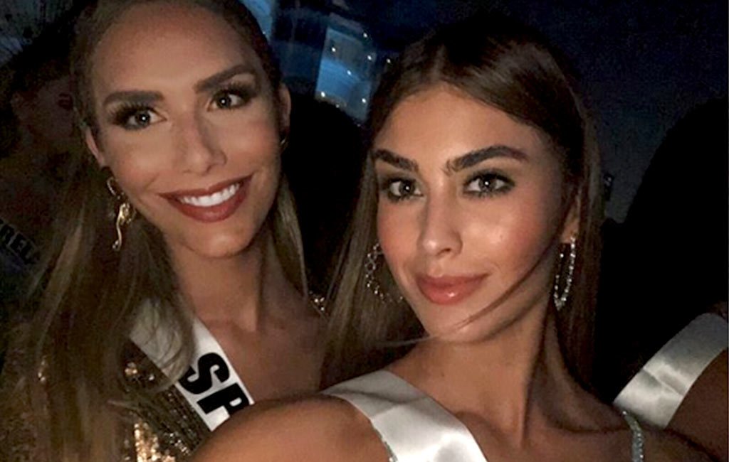 LatinMapsTV's tweet photo. ¡La foto más esperada de Miss Colombia y Miss España, juntas! 😍❤️ Finalmente se vieron frente a frente, 🙈 luego de que Miss Colombia declarara que no estaba de acuerdo con la participación de una mujer trans en el Miss Universo. 🔥 Ver más ➡️ https://t.co/bnOk0DTU4u https://t.co/hURPgewPGt