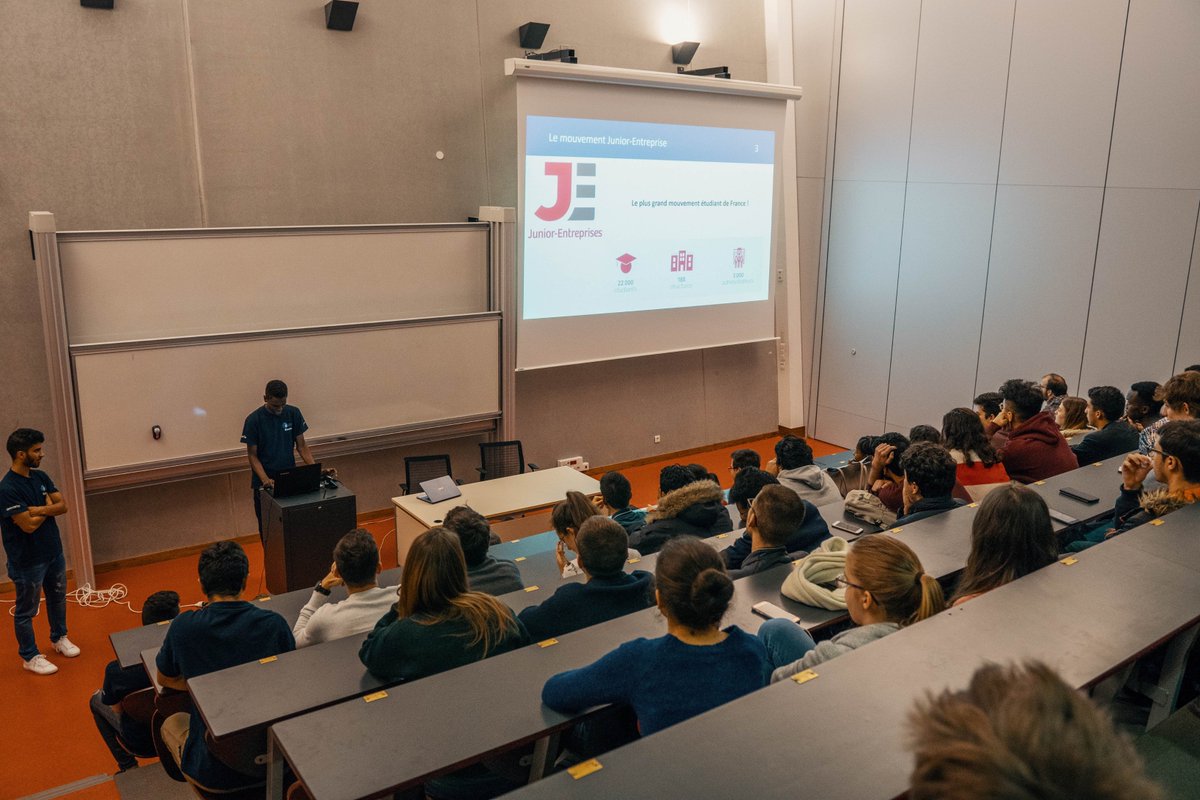cnje's tweet photo. Ce mardi, @Inspire_Telecom, la #JuniorEntreprise de @TelecomStE, fêtait ses 10 ans d'existence ! Un moment de partage avec leurs partenaires et surtout leurs alumni !
L'ensemble de l'équipe @cnje vous souhaite un excellent anniversaire 🎂
#WeAreJE https://t.co/qI0bqtFYRL
