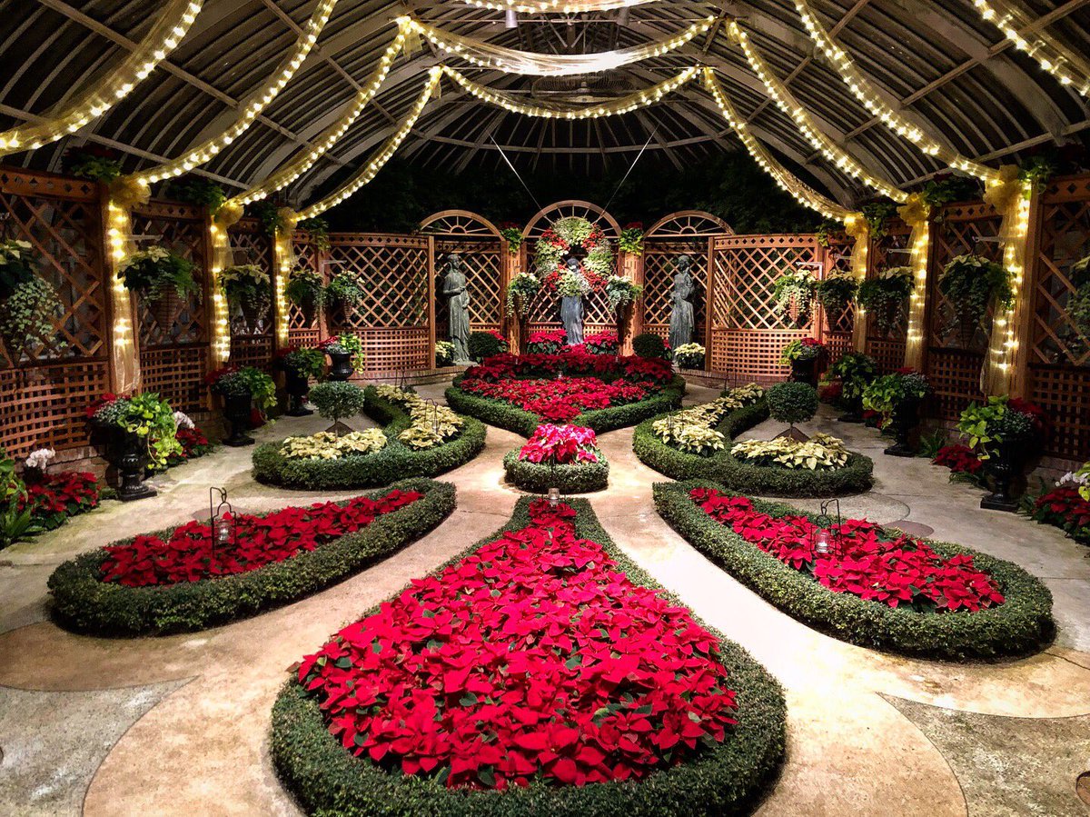 vstpgh's tweet photo. RT @H2Psarah One of my favorite parts of winter in Pittsburgh is Phipps Conservatory’s holiday light exhibit😍✨ And the best part is that students get free admission, and it’s walking distance from Pitt! https://t.co/PKXojngGTk