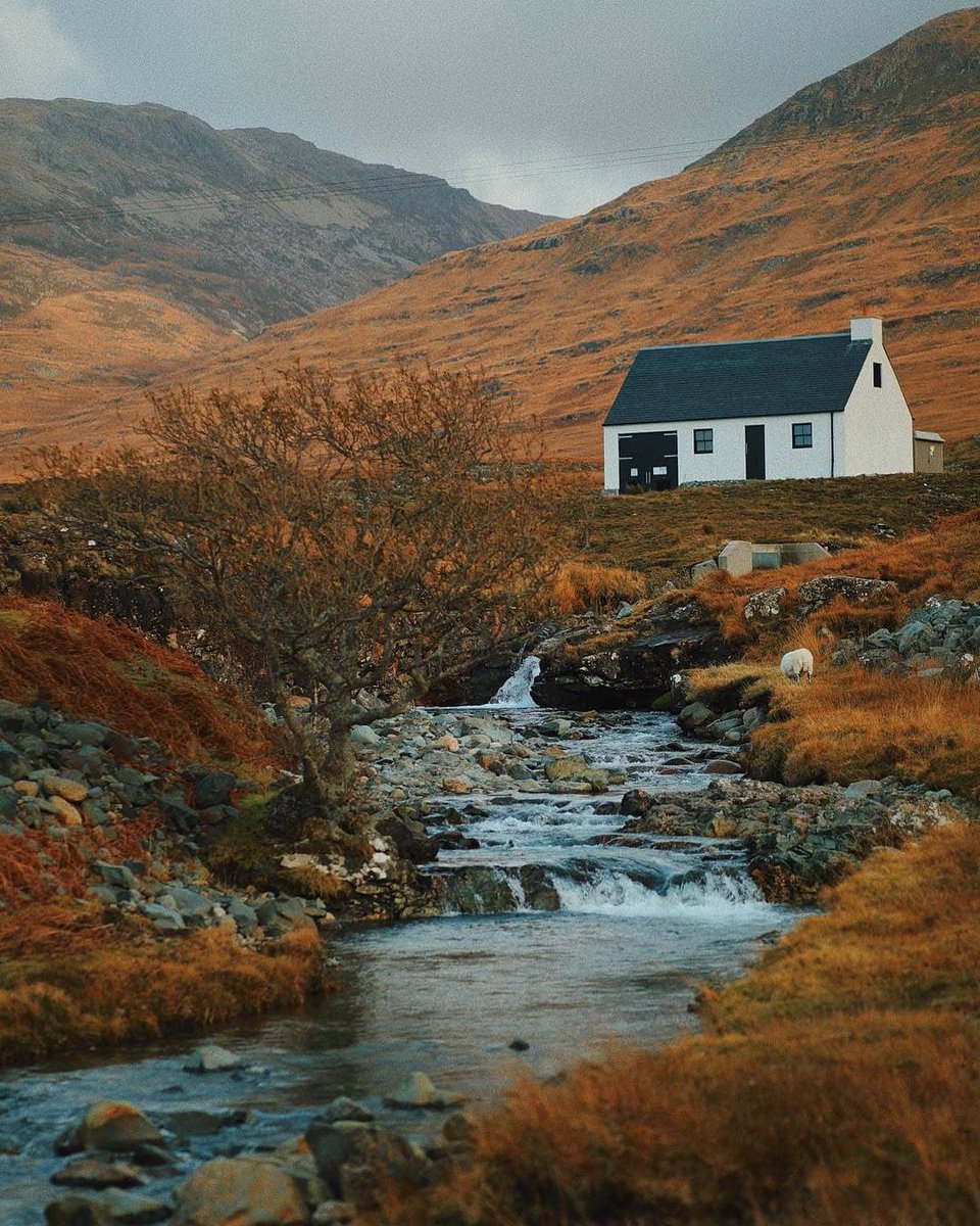 Another stunning shot of the Isle of Mull 📷 This place never fails to impress 😍 Is it on YOUR list? 📍 Aros, Isle of Mull
📷 instagram.com/ladyemilytrave…  #LoveMullandIona