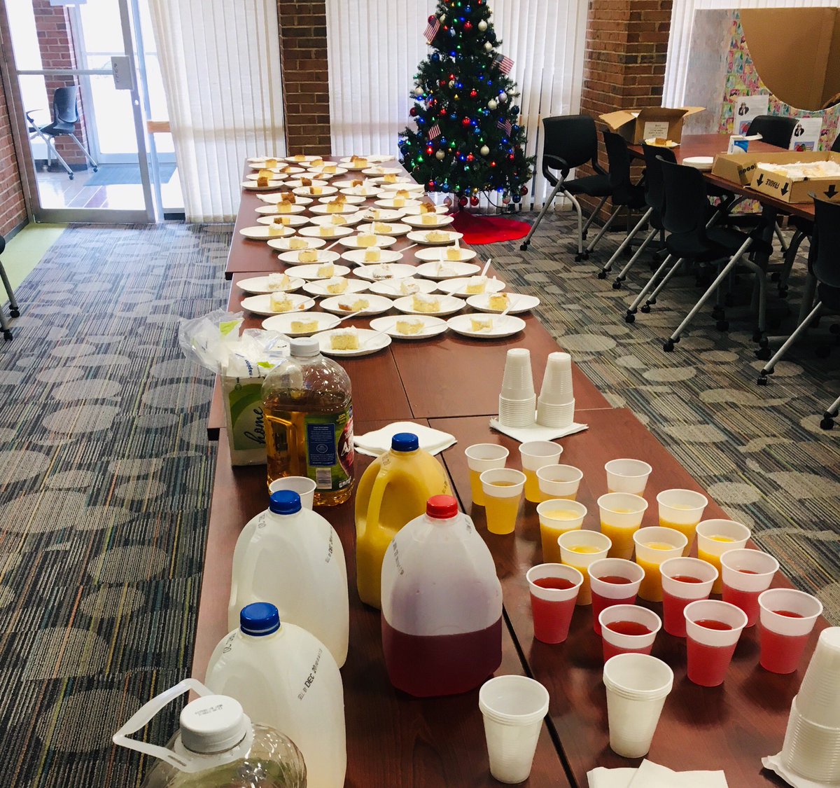 DAV5K's tweet photo. The 5K team wants to say thank you to the DAV Staff for their hard work and dedication this year. We couldn’t have pulled the 5K off with out. Hope you enjoyed the juice and coffee cakes this morning. Can’t wait to see what’s coming next year! #dav #thankyou #go5K https://t.co/MueSGSkQKX