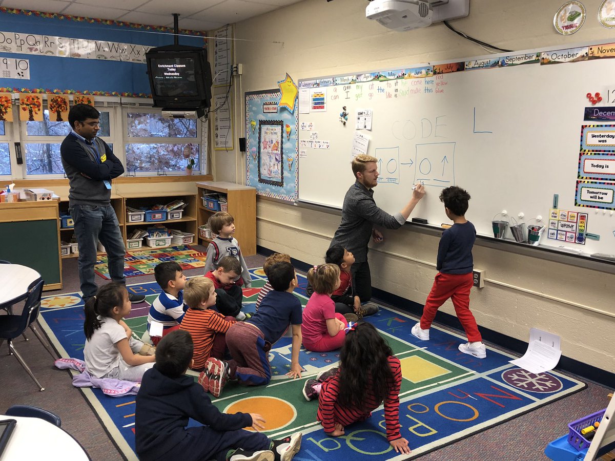 TaylorITC's tweet photo. Thank you to our volunteers from @awscloud for leading @kodable #HourofCode2018 lessons! The Kindergarteners learned a lot and had a blast! @ASFSOnline @ASFS_VandP #APScodes #ASFSrocks https://t.co/10Mn85WCmW
