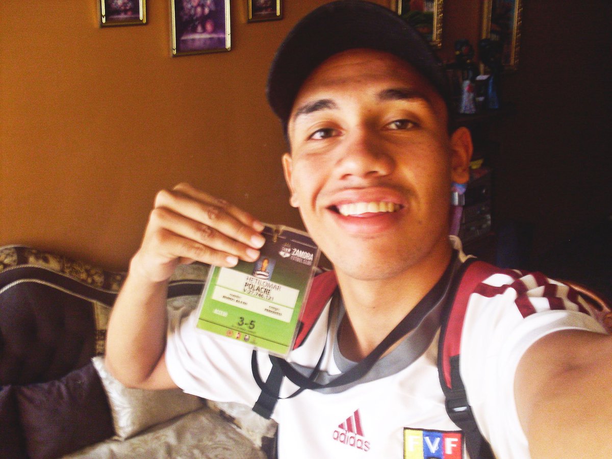 SoyPolacre's tweet photo. ¡Saliendo al estadio!
Ya listo con mi credencia, saliendo a ver a mi @ZamoraFutbolC , coronar su #4taEstrella.
#FinalFUTVE #FinalAbsoluta #FinalAbsolutaFUTVE. https://t.co/bkOJFtVPVc