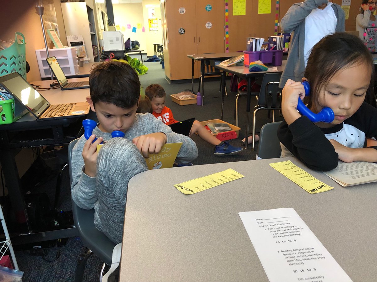 BrendaMerrbach's tweet photo. Students are loving our new class set of whisper phones! ❤️ #SwenkeProud https://t.co/6ttmQe7tEb