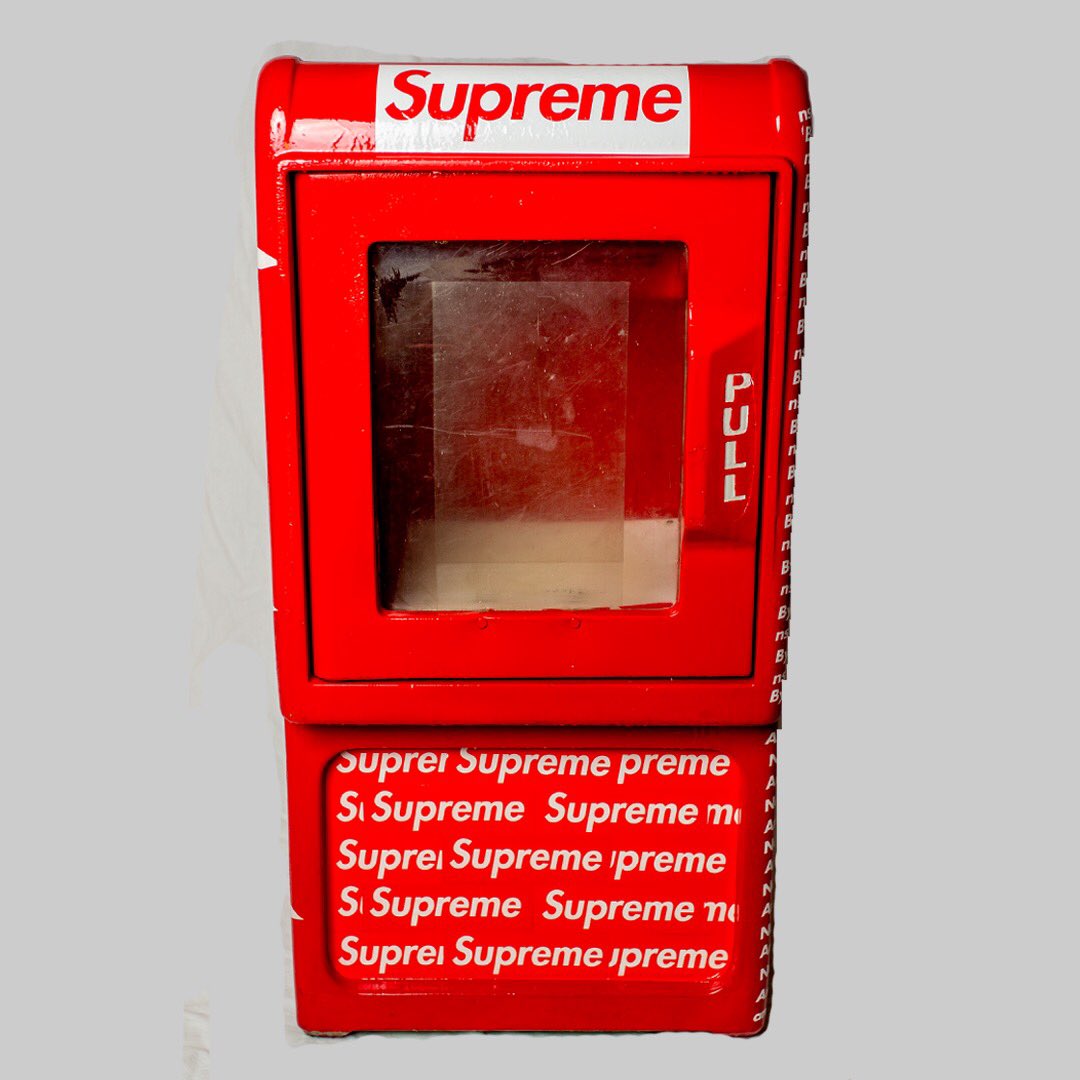 BirkDaMerk's tweet photo. @OGLukeMook  let me make a custom @round2hollywood newspaper dispenser!!  🙏🏼🙏🏼 I’ve emailed and DMed on insta! Here’s my shot on Twitter!! https://t.co/2z0AQ8zDr7